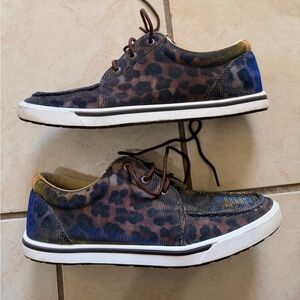 Twisted X womens holographic Leopard Print Sneakers like new